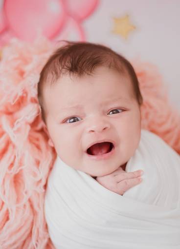 Newborn menina de Esther Nb domiciliar