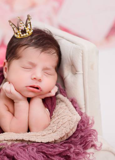 Newborn menina de Samia 