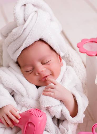 Newborn menina de Isabella 