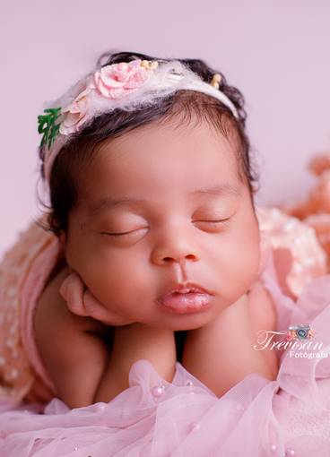 Newborn menina de Hillary 23 dias