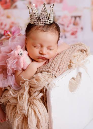 Newborn menina de Eleonora 