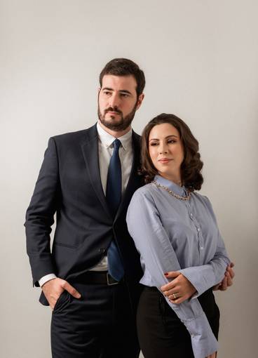 Perfil Profissional de Silvia e Rafael - Advogados