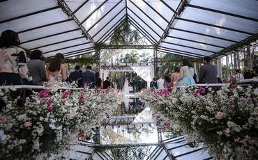 Prós e contras do casamento ao ar livre e em ambiente fechado