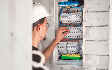 Guia Completo de Disjuntores: Tipos, Aplicações e Como Escolher | Indaiá Materiais Elétricos