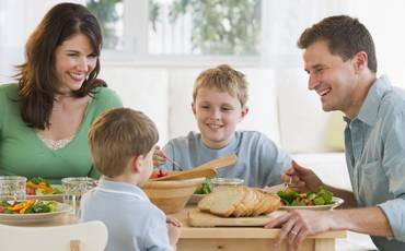 Reunidos à mesa