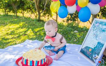 O que acontece por traz da lambuzeira no ensaio Smash The Cake?