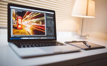 Porque troquei meu computador por um notebook potente e o Lightroom e Photoshop ficaram muito lentos!