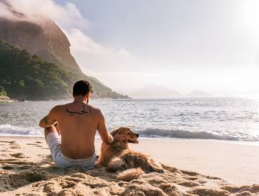 Ensaio Pet Externo de A Jornada Golden - Rhaman e Hoi An na Praia Vermelha