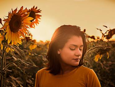 Photoshoot de Angelica no Campo de Girassol