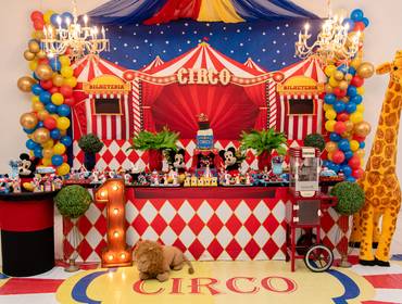 MENINOS de Circo do Mickey