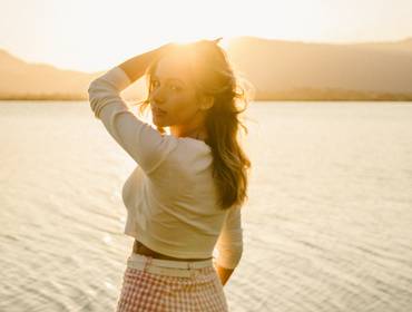 FEMININO de T h a í s s a