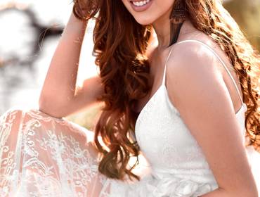 Publicidade de EDITORIAL DEBUTANTES - ESTILISTA SOLANGE  FLESCH 