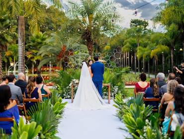 Casamentos de Casamento Isabella e Thales: Amor e Natureza no Espaço Sanctuarium