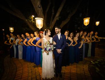 Casamentos de Casamento Stefânia e Lucas: Elegância e Alegria no Salaberry Recepções