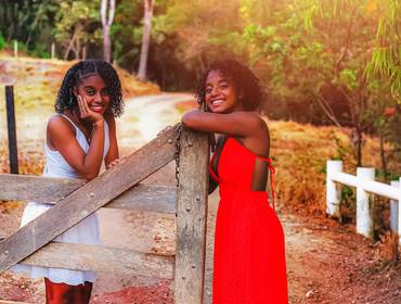 15 Anos de Yasmin & Evelyn – Duas histórias, um momento inesquecível