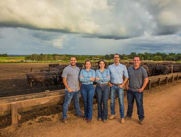 CORPORATIVO de FAMÍLIA CONFINAR