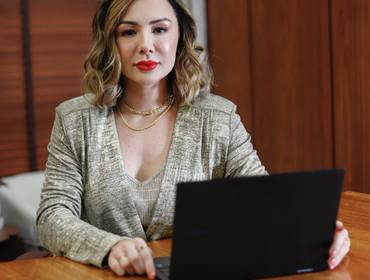 CORPORATIVO de DANUSA ONEDA