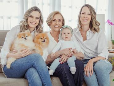Família de ENSAIO DE DIA DAS MÃES EM CASA - ISABELLA E FAMÍLIA