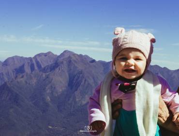 Passeios de Grupos de Parque Nacional do Itatiaia Família na montanha