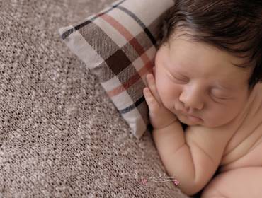 Newborn de Miguel - Cabeludinho fofo