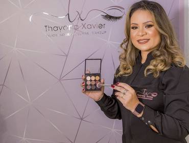 Book Profissional de THAYANA XAVIER MAKEUP