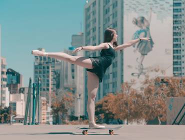 Ensaios Ballet Urbano de Ensaio Ballet x Skate com Rafaela