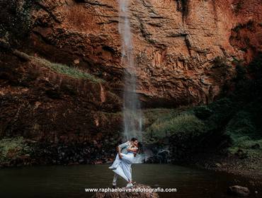 Pre-Wedding de Ensaio Incrível na Cachoeira
