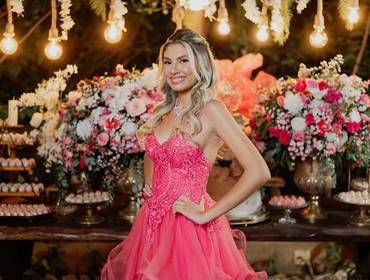 Debutante de Isa fez 15