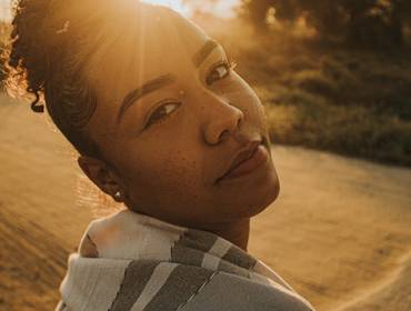 FEMININO de ENSAIO EXTERNO NO PÔR DO SOL 