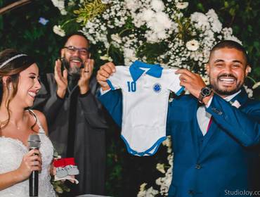 Casamento de Agora eles são 3.... Tarde de celebrar o Grande Dia da Ari e do Gabriel na Vila Auguri!