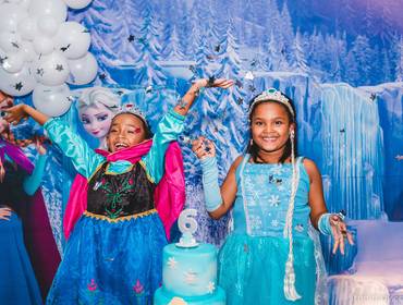 Aniversário Infantil de Maria Beatriz e Maria Eduarda eram Elsa e Ana do Frozen... Feliz 6 Anos!!!