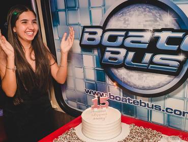 15 Anos de Farra e Festa na Boate Bus para Celebrar os 15 da Ana Luiza!