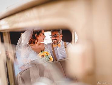 Casamento de Carro antigo, céu azul e muito amor! | Casamento Thay e Tião | Vila Verde Eventos