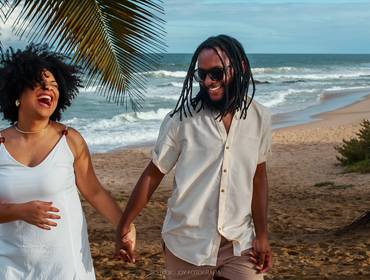 Casais de O que é amor de verdade?! Fim de Tarde na Praia Pedra do Sal em Salvador | Ensaio de Casal Iasmin & Yan