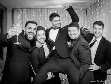 Familia de Celebrando em grande estilo! Parabéns pela formatura João Vitor!!!