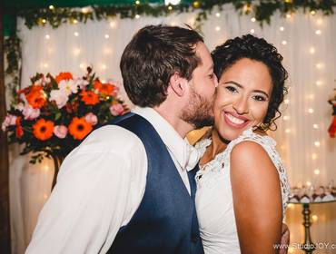 Casamento de Em meio a correria da formatura em medicina e a preparação do casamento. Muitas mudanças para novos começos! Casamento Flaviana & Rodrigo!!