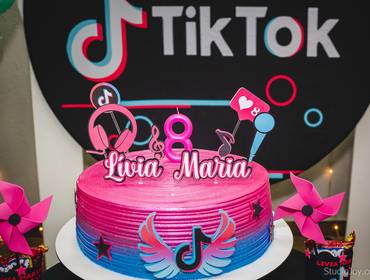 Aniversário Infantil de Tik Tok Booooom... Dia de celebrar os 8 Anos da Lívia!