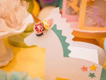 Aniversário Infantil de A Alice adora unicornios... Espia que festa linda para celebrar os 4 aninhos dessa mocinha sapeca!