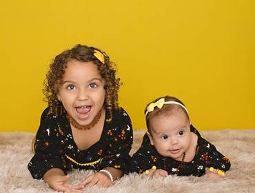 Bebê de Mini Sessão Promocional do Mês das Crianças - Linda e Bella