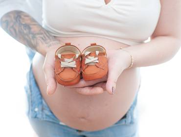 Gestante de Erica e Roger em sua doce espera por Valentin