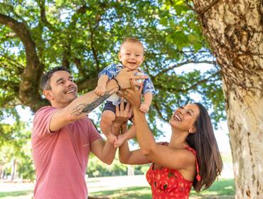 Crianças e Família de Piquenique do Caetano