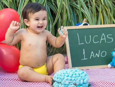 Crianças e Família de Smash the Cake Lucas