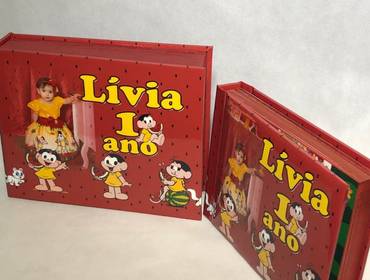 Páginas de álbuns personalizadas de Lívia 1 ano