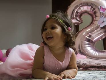 Infantil de Princesa Sophia em um Bosque Encantado.