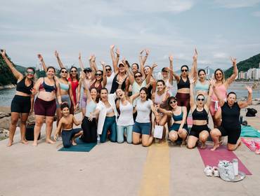 Família de Clinica Dra Thamyres Neves - Yoga na Praia