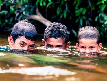 Crianças ribeirinhas de Meninos ribeirinhos de Santo Amaro - Maranhão