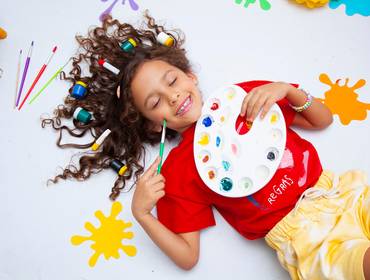 Ensaio Infantil  de Raphaela 7 anos -Pintando o 7