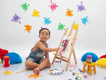 DIA DA CRIANÇA de Davi pintando o 7