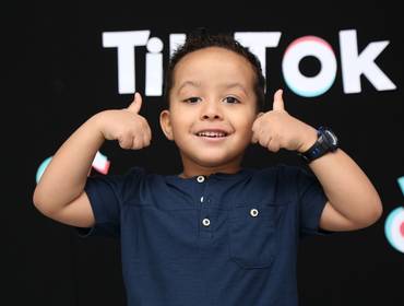 DIA DA CRIANÇA de Davi Dia das Crianças-Tik Tok| Pop It