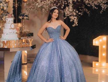 Debutante de XV MIRELLY